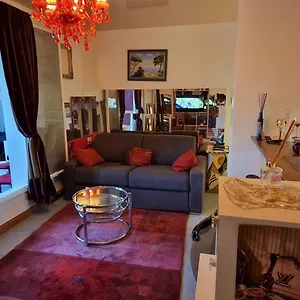  Appartement Avenue Champs Elysées - Magnifique F1/f2 France